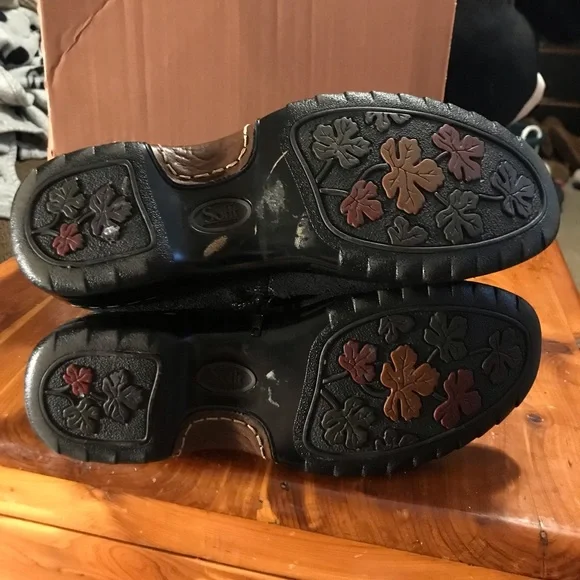 Sofft Leather Short Winter Boot - Picture 7 of 7